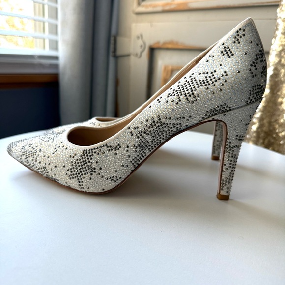 Antonio Melani | Maybeth Eggshell Blue Rhinestone Pump - Picture 2 of 11
